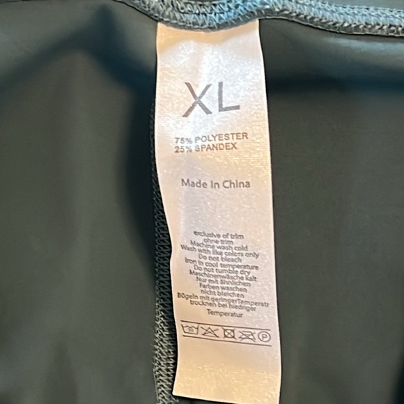 Young Charm, 4 Pack Yoga Pants/Leggings with Pockets, High Waist, Size XL - Picture 9 of 13